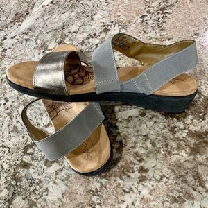 Ladies Hush Puppies Sandals 8-1/2M